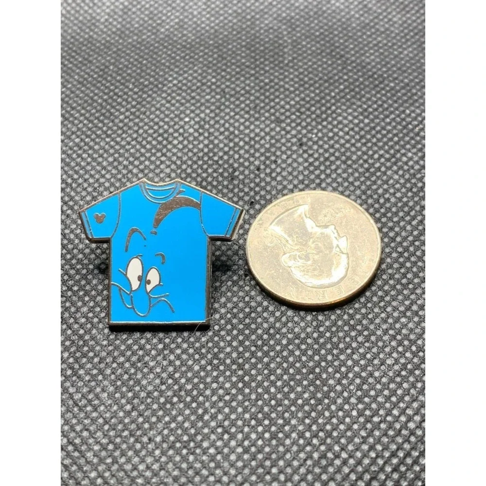 2011 Aladdin Genie Disney trading pin t-shirts set hidden mickey retired